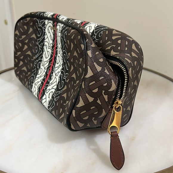 New Burberry Toiletry Bag (Unisex) - Picture 4 of 11